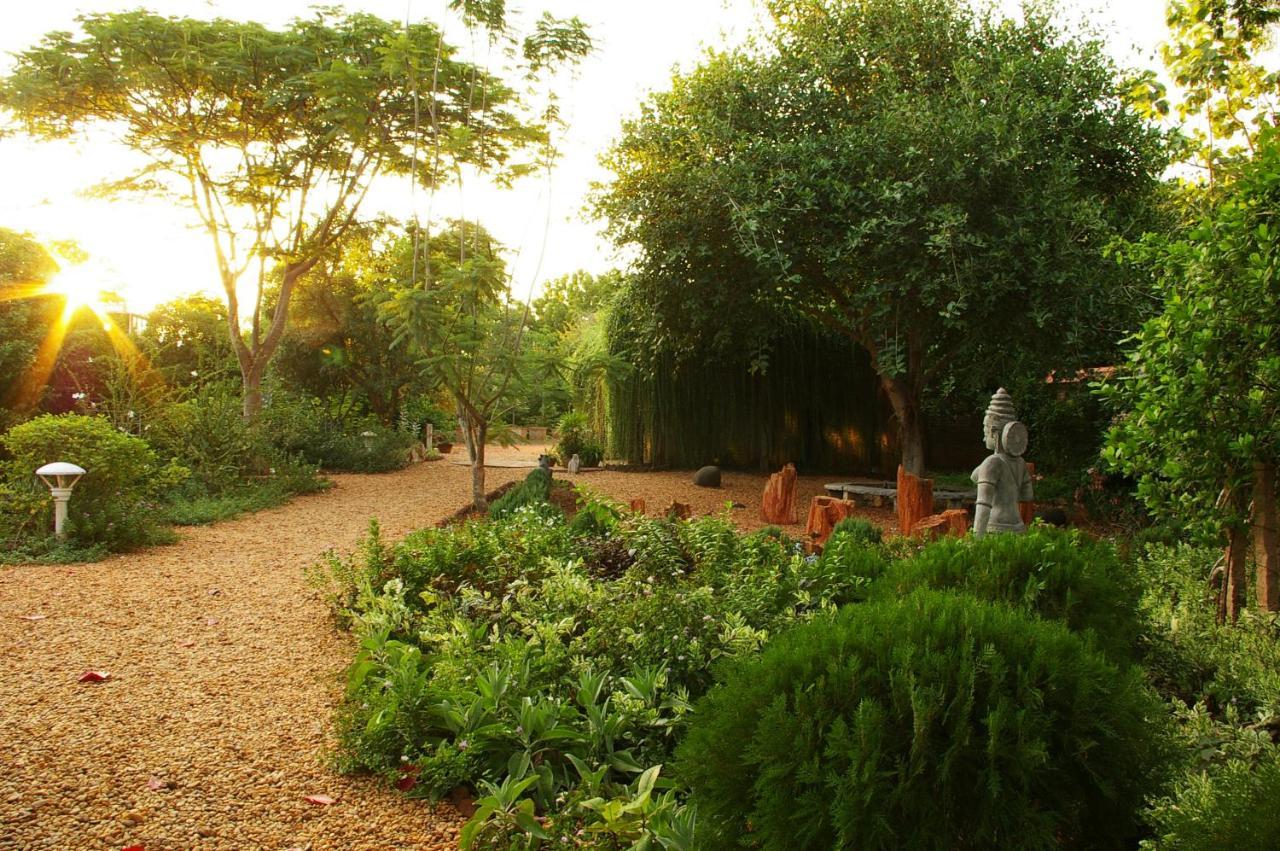 אורוויל Gaia'S Garden Guest House מראה חיצוני תמונה